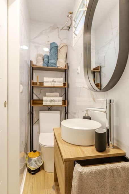 Apartamento New! Cozy For Couples With Private Patio Sevilha