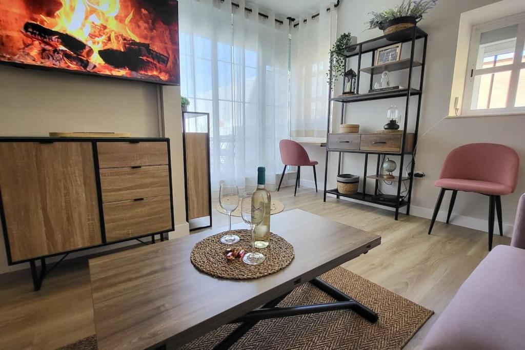 New! Cozy For Couples With Private Patio Apartamento